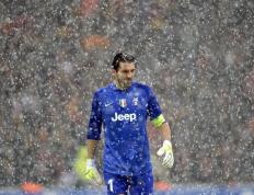 杜兰特意外战胜SKT，出色防守引爆全场！热度持续攀升